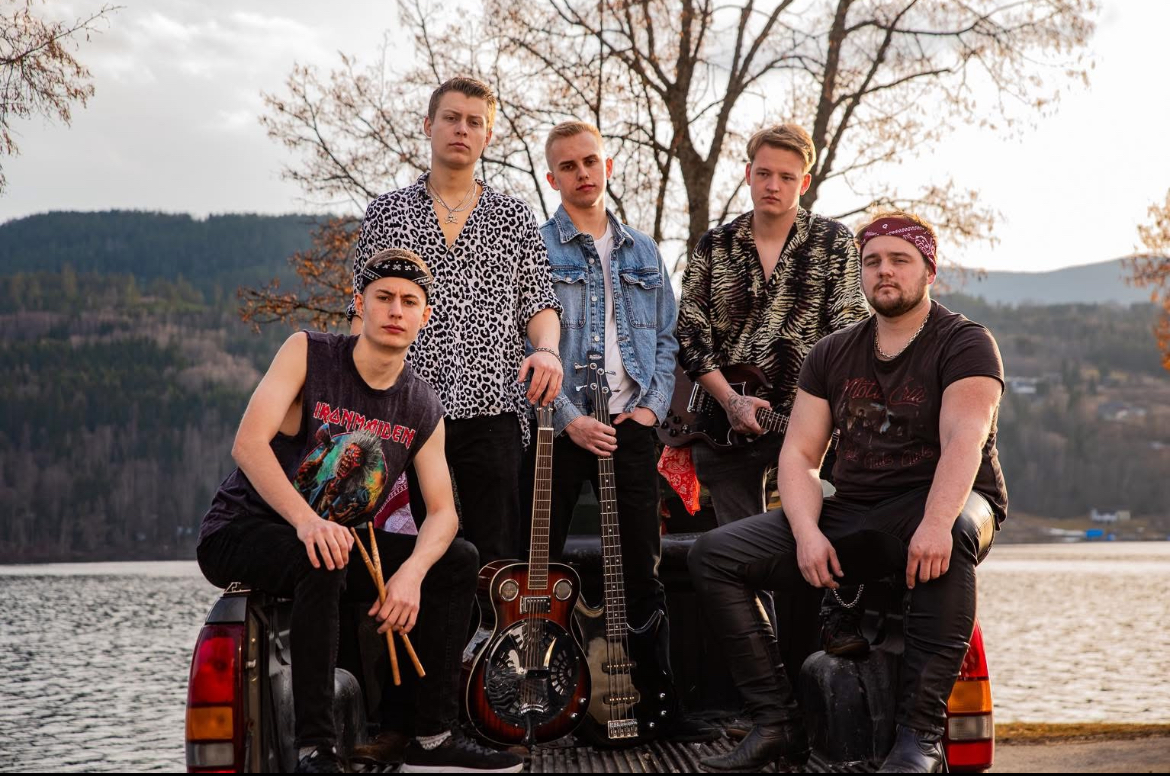 Rattlesnake band photo by the lake in Notodden, Norway